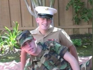 Détails : Attention : vidéo gay militaire non censurée !!